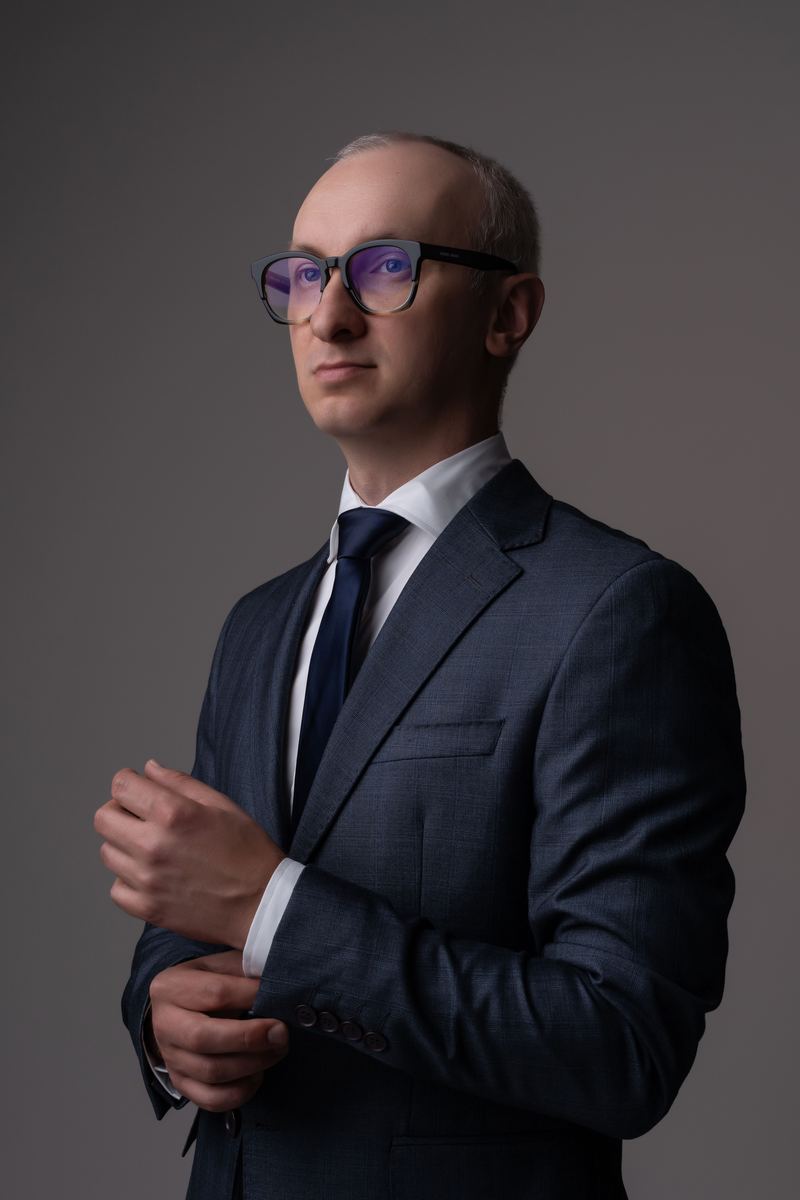 Corporate & commercial — photograph by Tina Genovia (9/99)