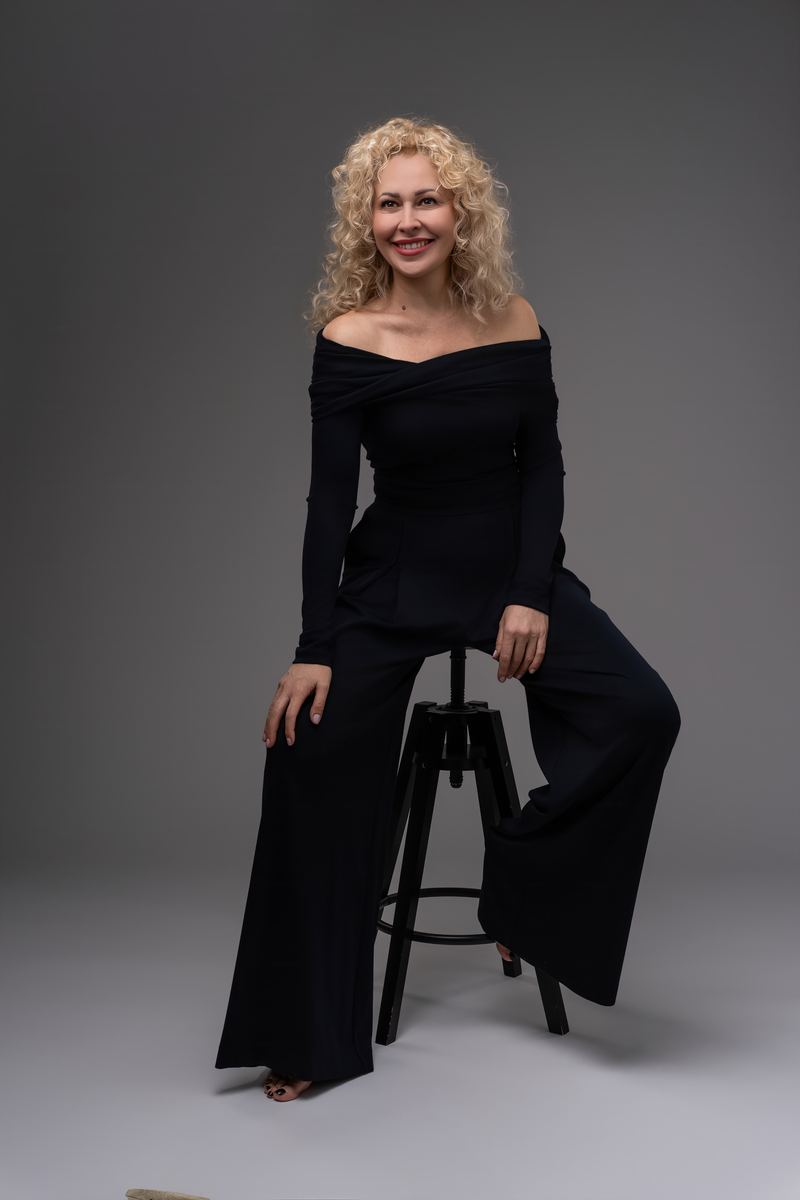 Corporate & commercial — photograph by Tina Genovia (82/99)
