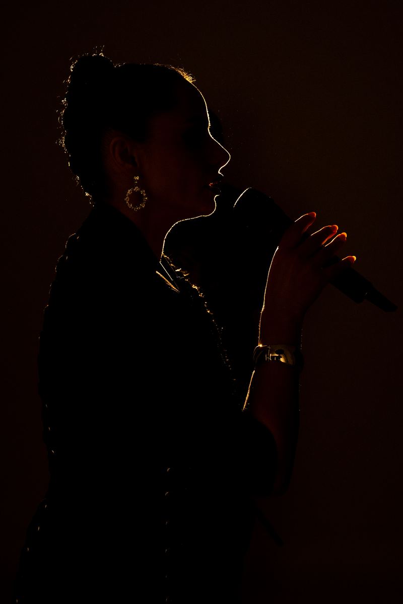 Corporate & commercial — photograph by Tina Genovia (28/99)