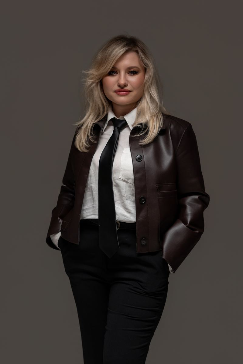 Corporate & commercial — photograph by Tina Genovia (64/99)