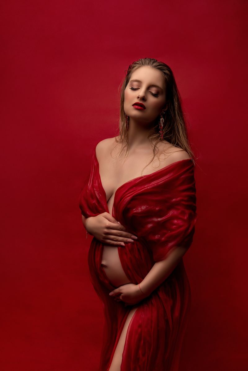 Maternity — photograph by Tina Genovia (2/102)