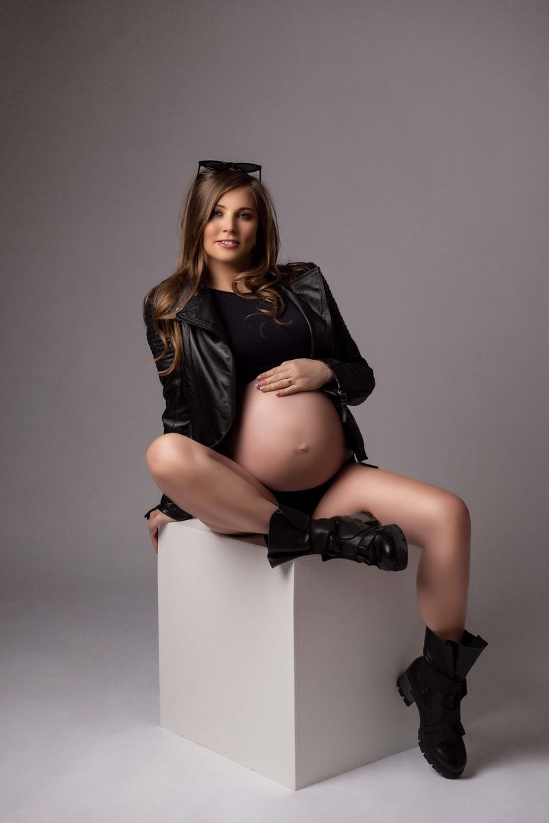 Maternity — photograph by Tina Genovia (17/102)