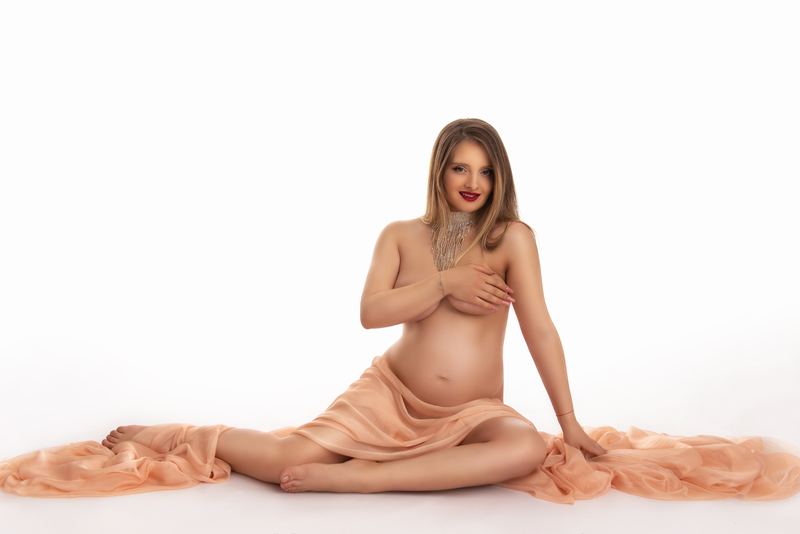 Maternity — photograph by Tina Genovia (74/102)