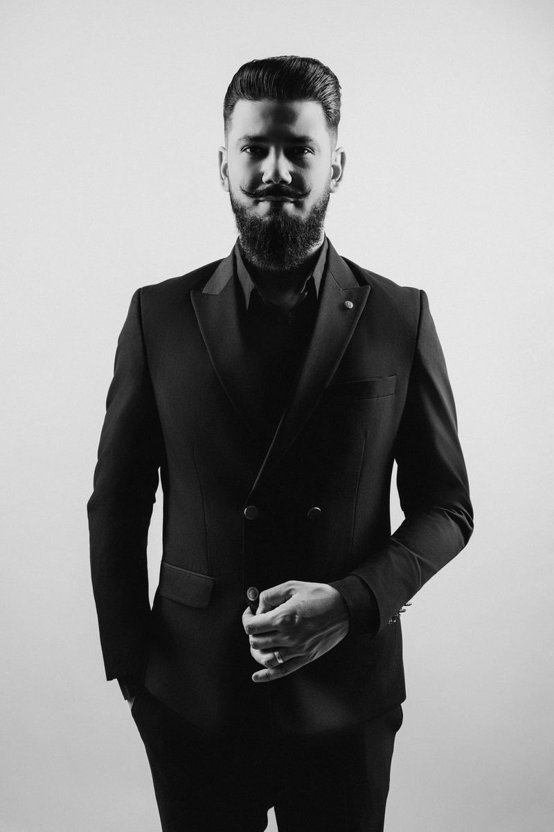 Portraits & personal branding — photograph by Tina Genovia (29/100)