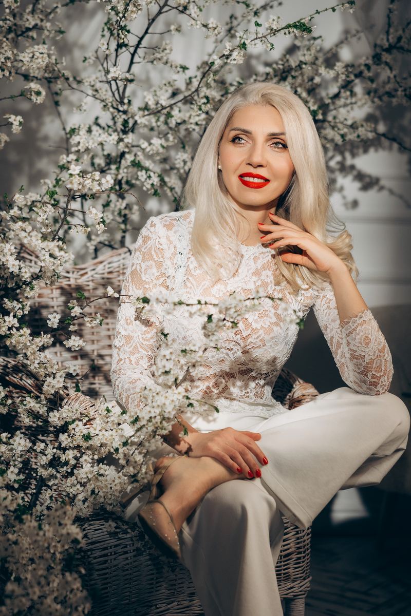 Portraits & personal branding — photograph by Tina Genovia (64/100)